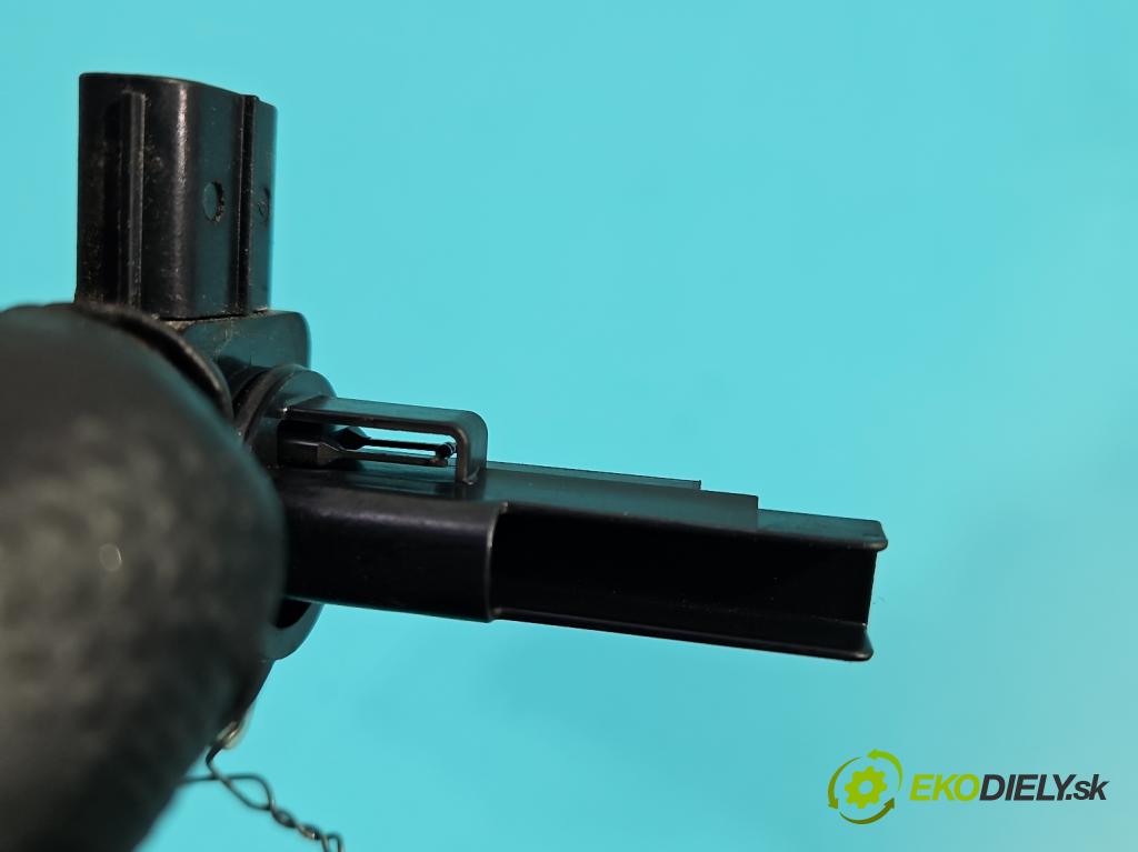 Toyota Verso 2009-2018 1.8 16V 147 hp manual 108 kW 1798 cm3 5- váha vzduchu 22204-0V020 (Snímač hmotnosti vzduchu)