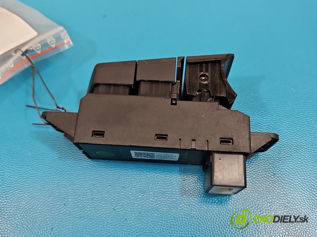 MG MG3  24- 1.5 16V 102 HP automatic 75 kW 1498 cm3 5- prepínač brzda: ručný 11342612 (Prepínacie páčky pod volantom)
