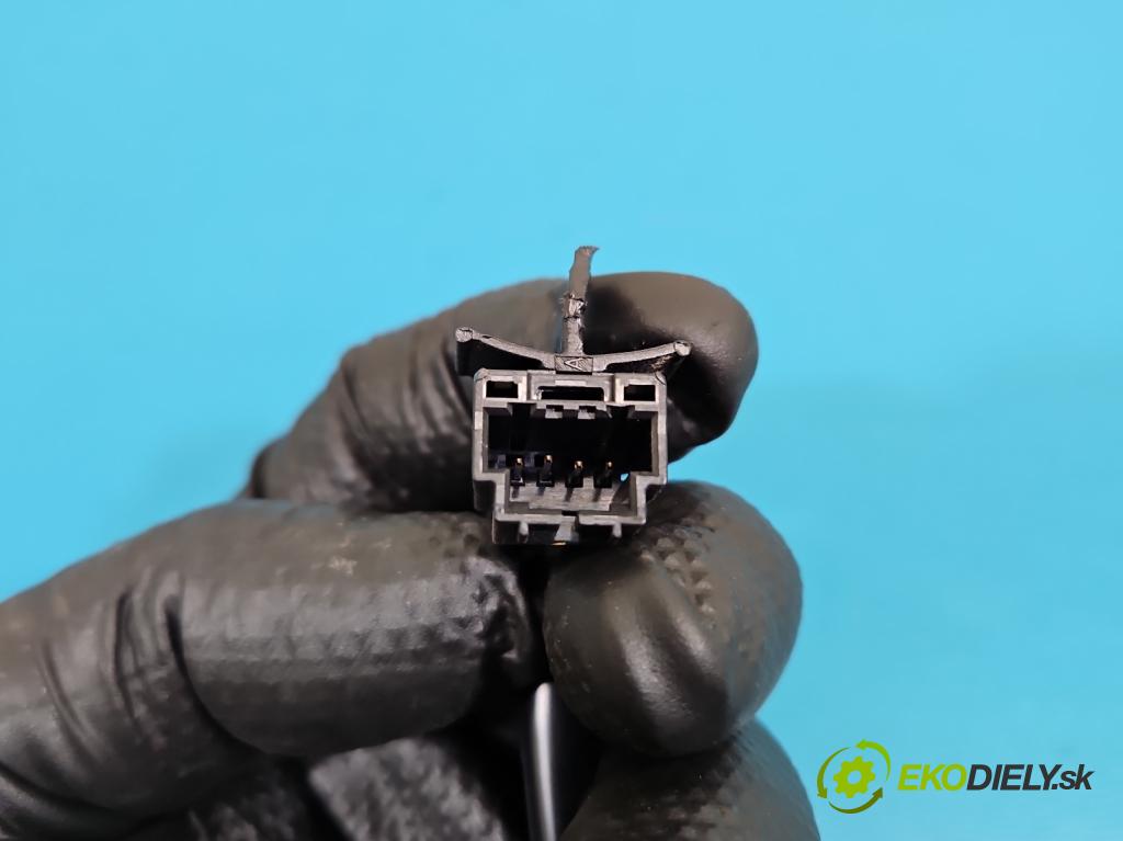 MG MG3  24- 1.5 16V 102 HP automatic 75 kW 1498 cm3 5- pas bezpečnosť: zadné pravý 11671810