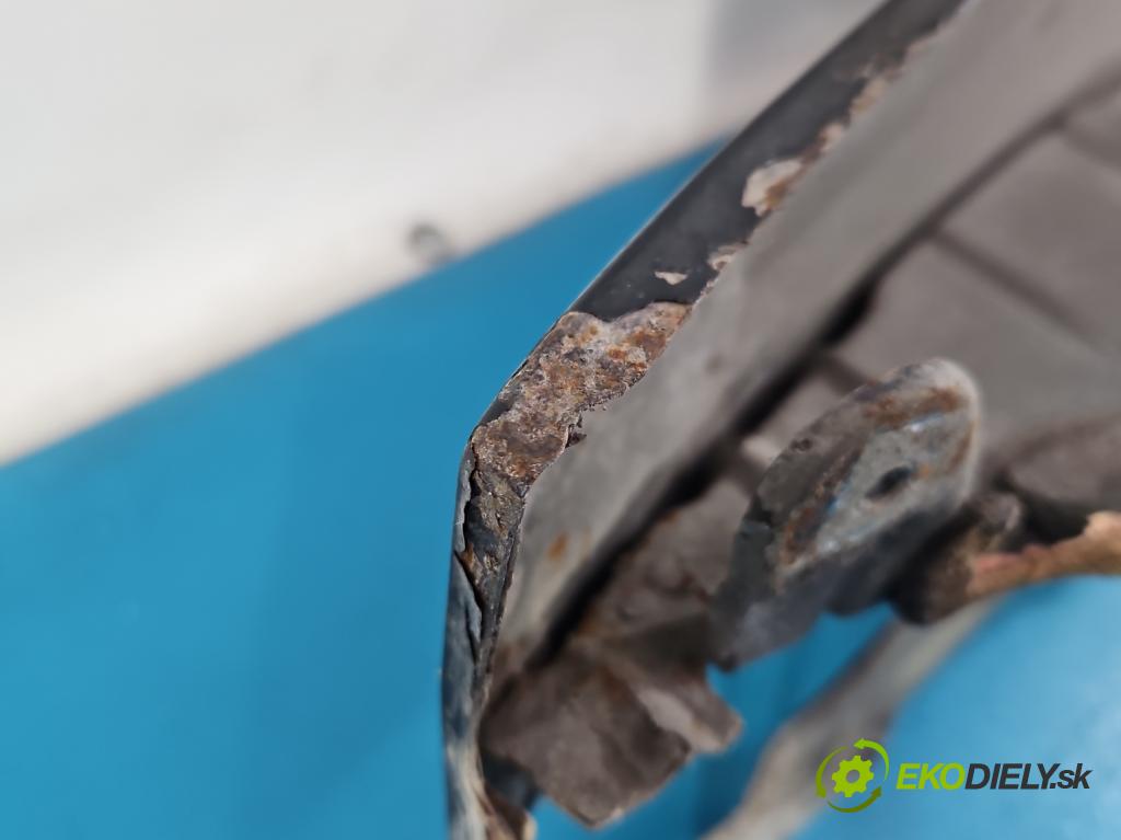 Alfa romeo Giulietta 1.6 jtd 105 HP manual 77 kW 1598 cm3 5- blatník predné pravý  (Kľučka dverí ostatné)