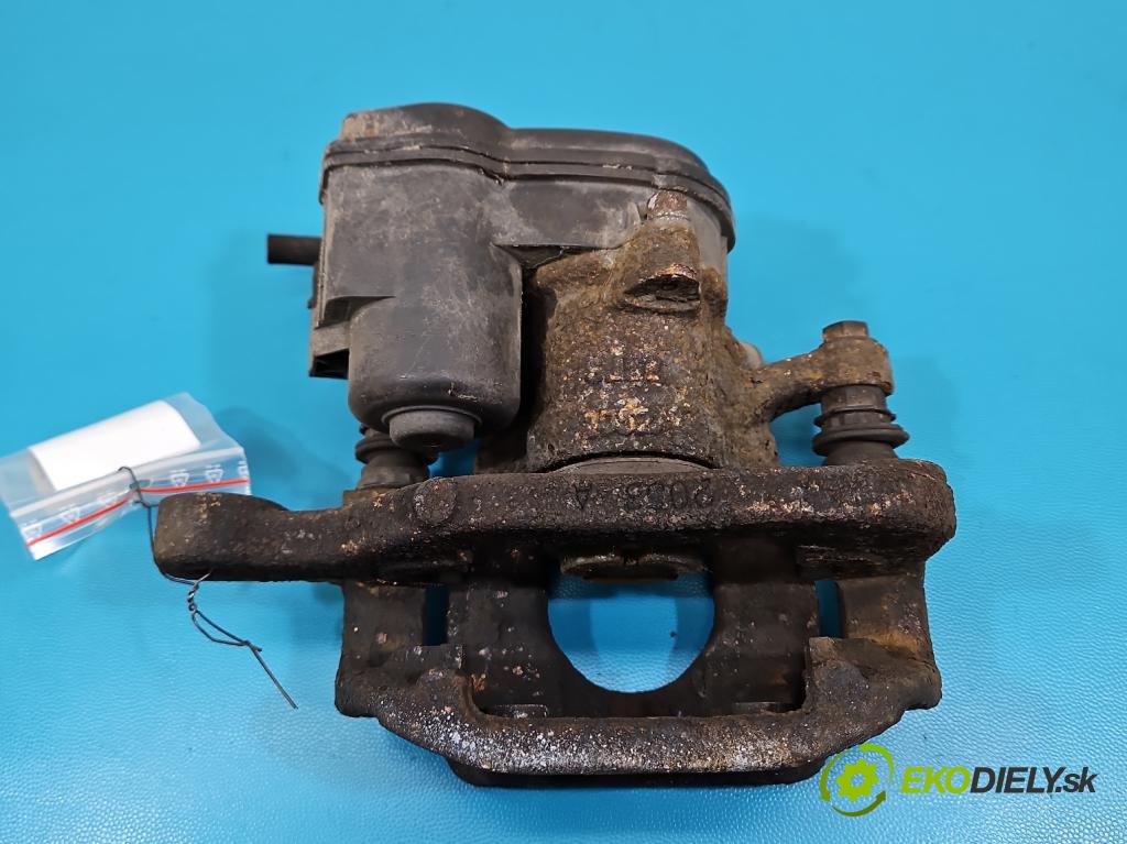 Nissan X-trail III T32 2013-2021 1.6 dci 131 HP automatic 96 kW 1598 cm3 5- brzdič zadné pravý  (Kľučka dverí ostatné)