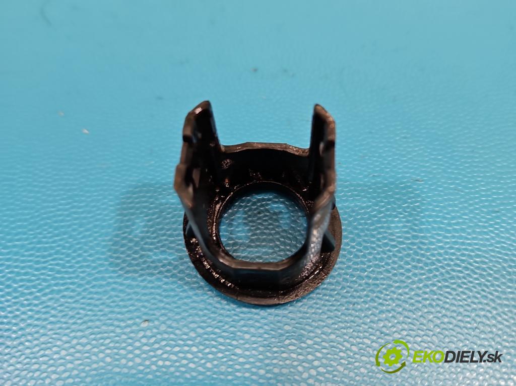 Nissan X-trail III T32 2013-2021 1.6 dci 131 HP automatic 96 kW 1598 cm3 5- Upevnenie: 285334CLOB