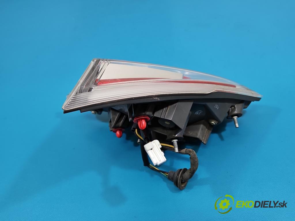 Nissan X-trail III T32 2013-2021 1.6 dci 131 HP automatic 96 kW 1598 cm3 5- svetlo / reflektor zadné pravé (Kľučka dverí ostatné)