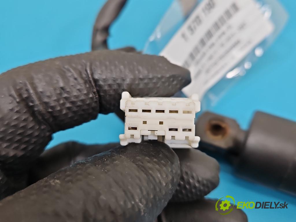 Nissan X-trail III T32 2013-2021 1.6 dci 131 HP automatic 96 kW 1598 cm3 5- Aktuátor: kufrové dvere pravý 905614CL2A