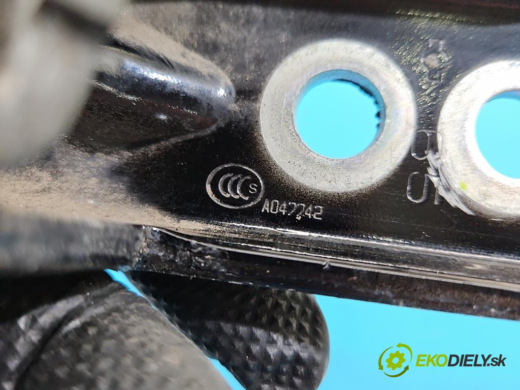 Nissan X-trail III T32 2013-2021 1.6 dci 131 hp automatic 96 kW 1598 cm3 5- Závěs: dveře zadní pravý