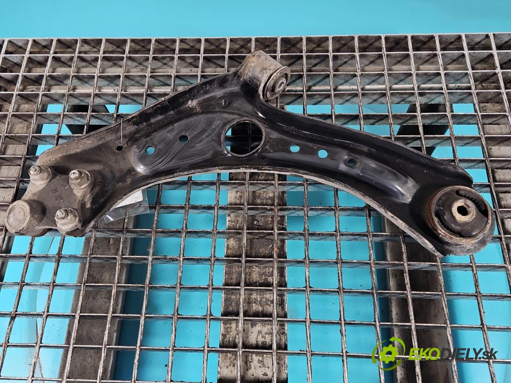 MG MG3  24- 1.5 16V 102 HP automatic 75 kW 1498 cm3 5- predné pravý 11746197R (Kľučka dverí ostatné)