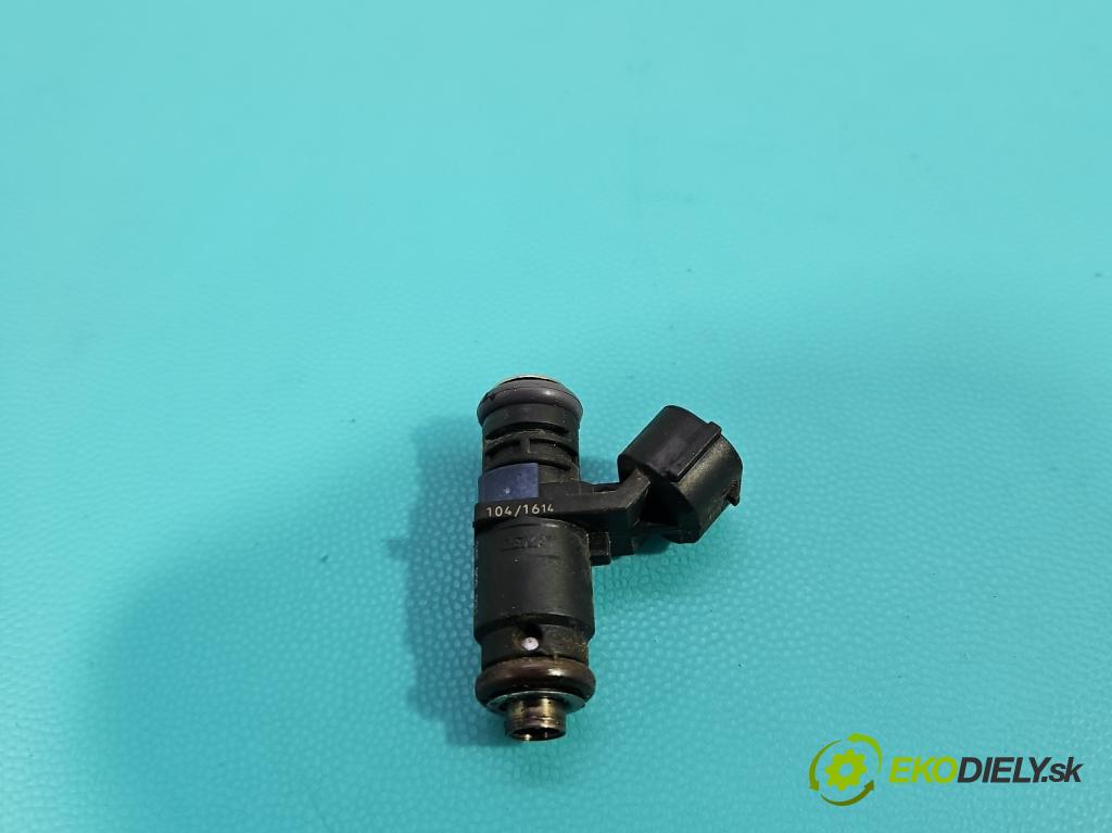 Skoda Fabia III 2014- 2021 1.0 MPI 60 HP manual 44 kW 999 cm3 5- vstrek 04E906031F (Vstrekovač paliva)