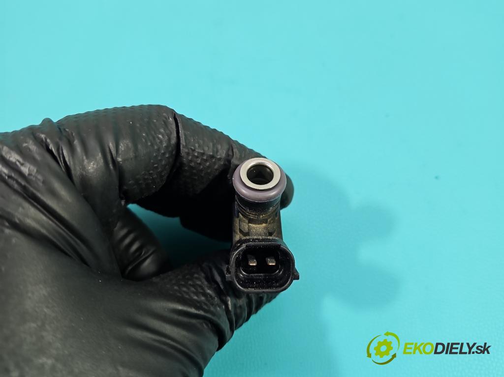 Skoda Fabia III 2014- 2021 1.0 MPI 60 HP manual 44 kW 999 cm3 5- vstrek 04E906031F (Vstrekovač paliva)