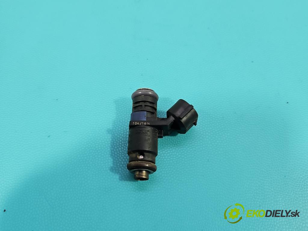 Skoda Fabia III 2014- 2021 1.0 MPI 60 HP manual 44 kW 999 cm3 5- vstrek 04E906031F (Vstrekovač paliva)