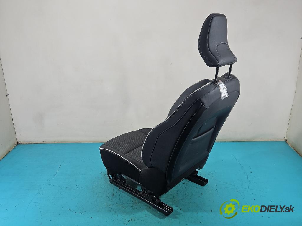 Renault Clio V 2019- 1.0 91 KM automatic 67 kW 999 cm3 5- Sedačka pravý  (Sedadlo)