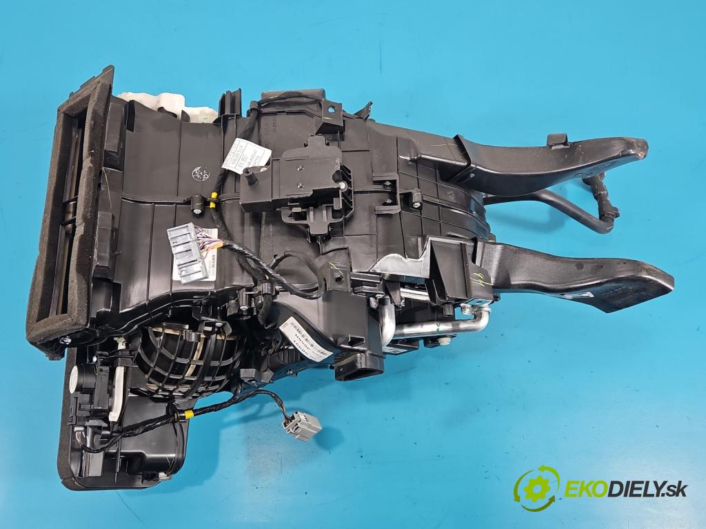 Renault Clio V 2019- 1.0 91 KM automatic 67 kW 999 cm3 5- radiator 272703658R (Radiátor kúrenia)