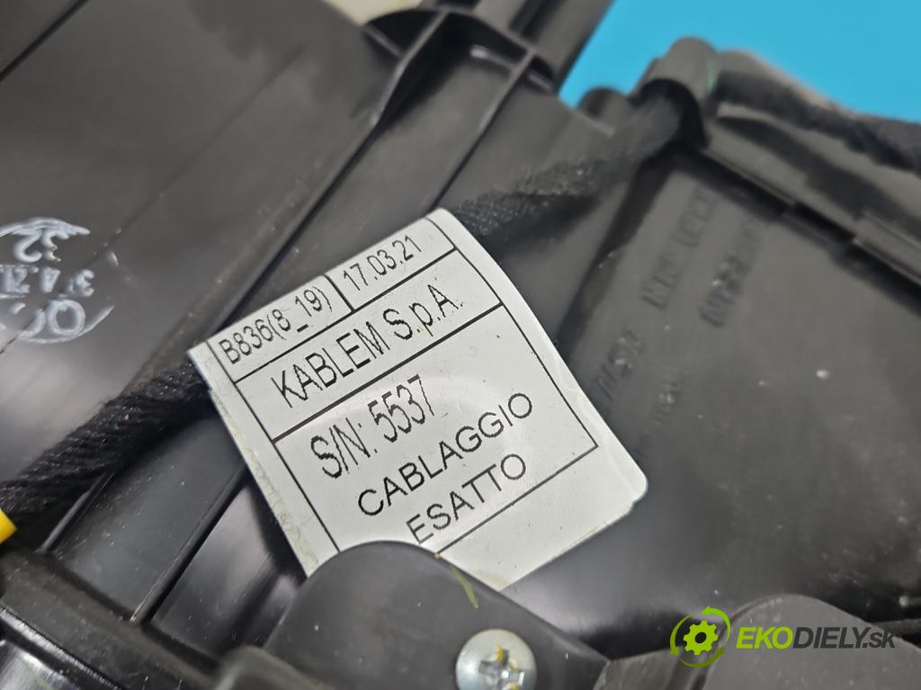 Renault Clio V 2019- 1.0 91 KM automatic 67 kW 999 cm3 5- radiator 272703658R (Radiátor kúrenia)