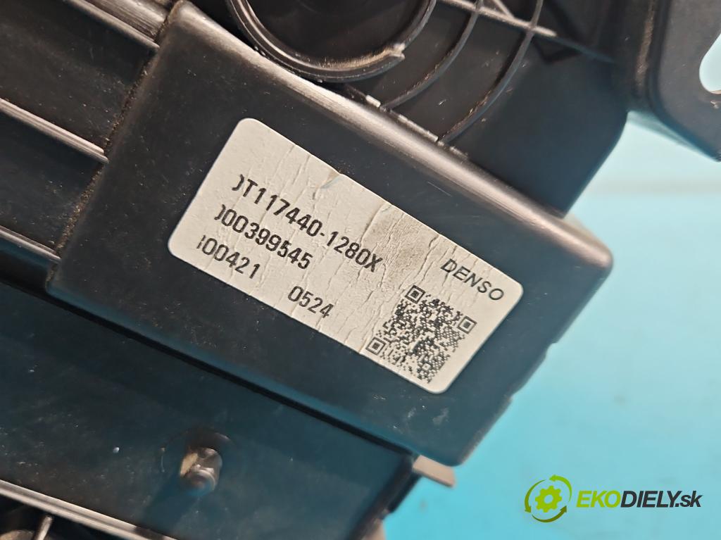 Renault Clio V 2019- 1.0 91 KM automatic 67 kW 999 cm3 5- radiator 272703658R (Radiátor kúrenia)