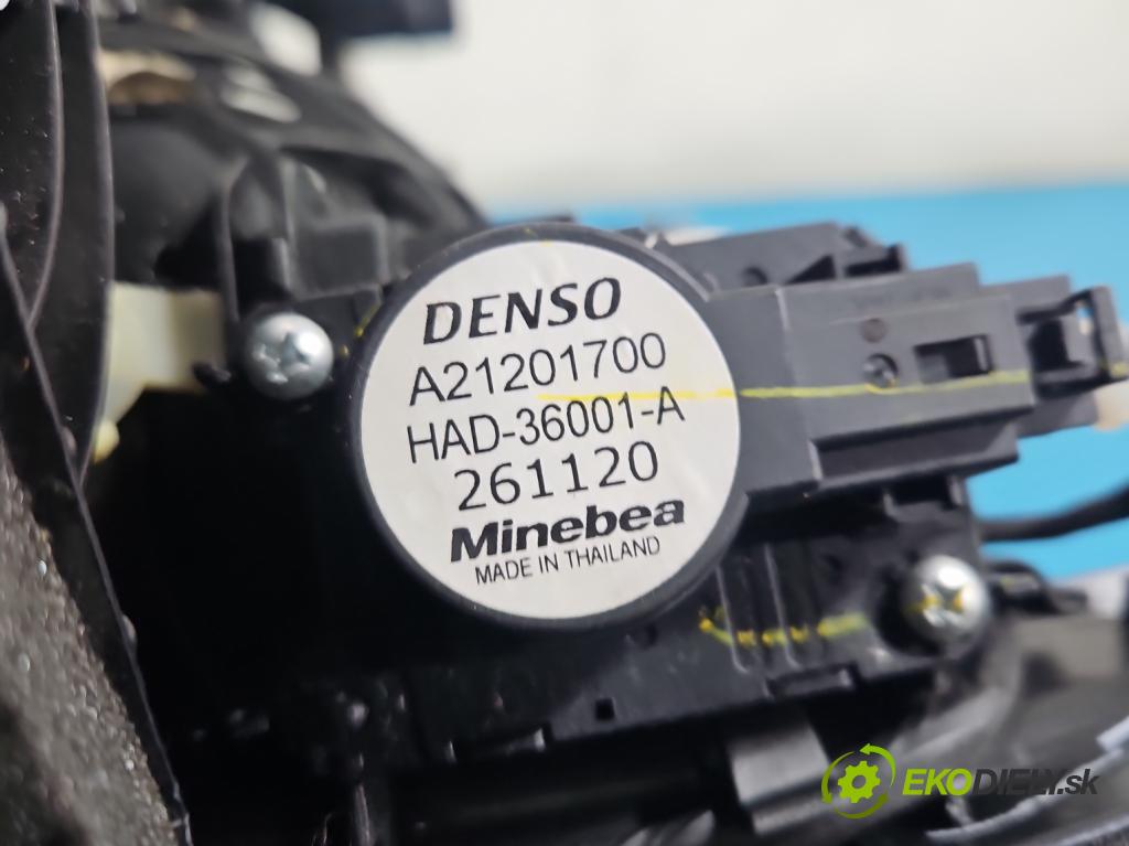 Renault Clio V 2019- 1.0 91 KM automatic 67 kW 999 cm3 5- radiator 272703658R (Radiátor kúrenia)