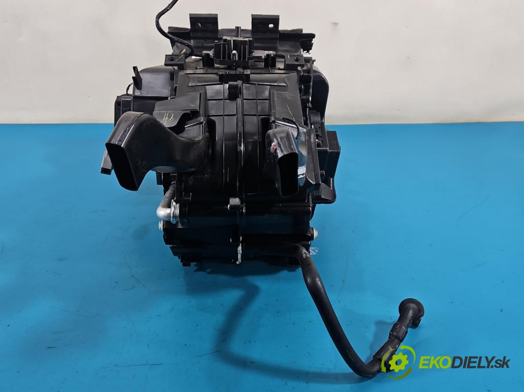 Renault Clio V 2019- 1.0 91 KM automatic 67 kW 999 cm3 5- radiator 272703658R (Radiátor kúrenia)