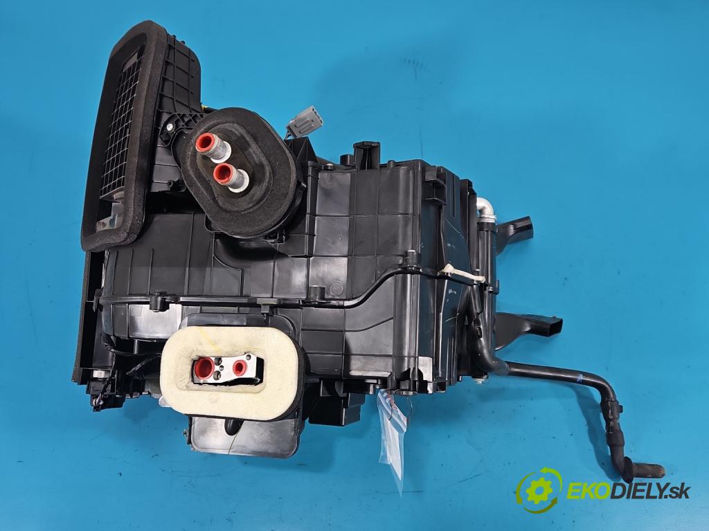 Renault Clio V 2019- 1.0 91 KM automatic 67 kW 999 cm3 5- radiator 272703658R (Radiátor kúrenia)
