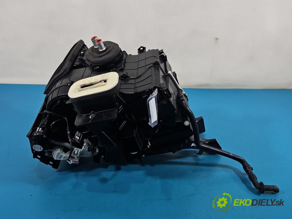 Renault Clio V 2019- 1.0 91 KM automatic 67 kW 999 cm3 5- radiator 272703658R (Radiátor kúrenia)