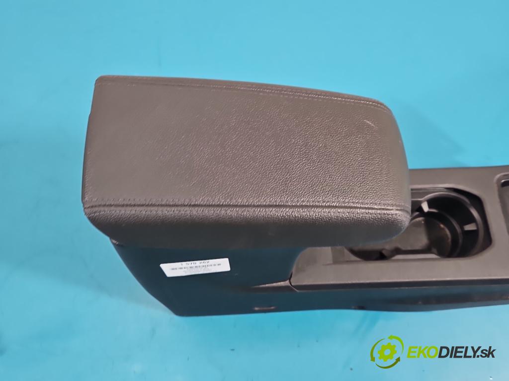 Renault Clio V 2019- 1.0 91 KM automatic 67 kW 999 cm3 5- operadlo 969158883R (Lakťová opierka)