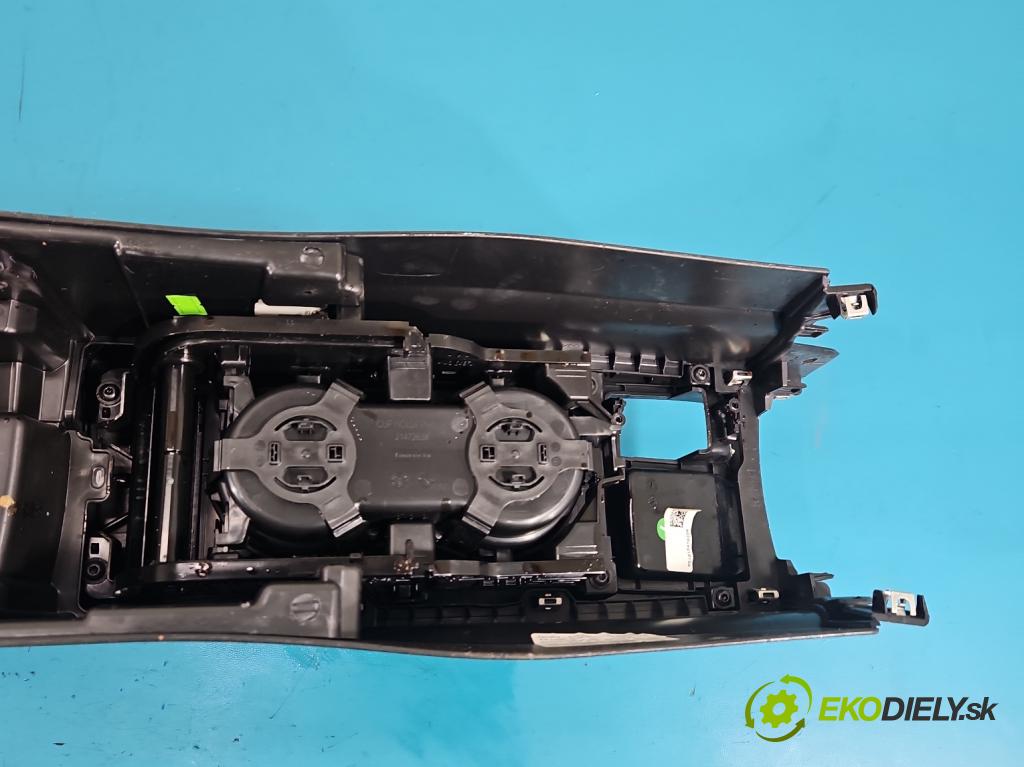 Renault Clio V 2019- 1.0 91 KM automatic 67 kW 999 cm3 5- operadlo 969158883R (Lakťová opierka)