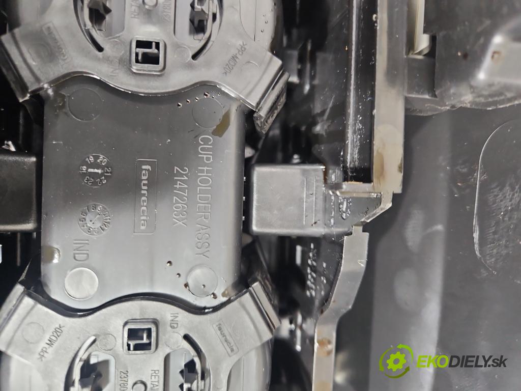 Renault Clio V 2019- 1.0 91 KM automatic 67 kW 999 cm3 5- operadlo 969158883R (Lakťová opierka)