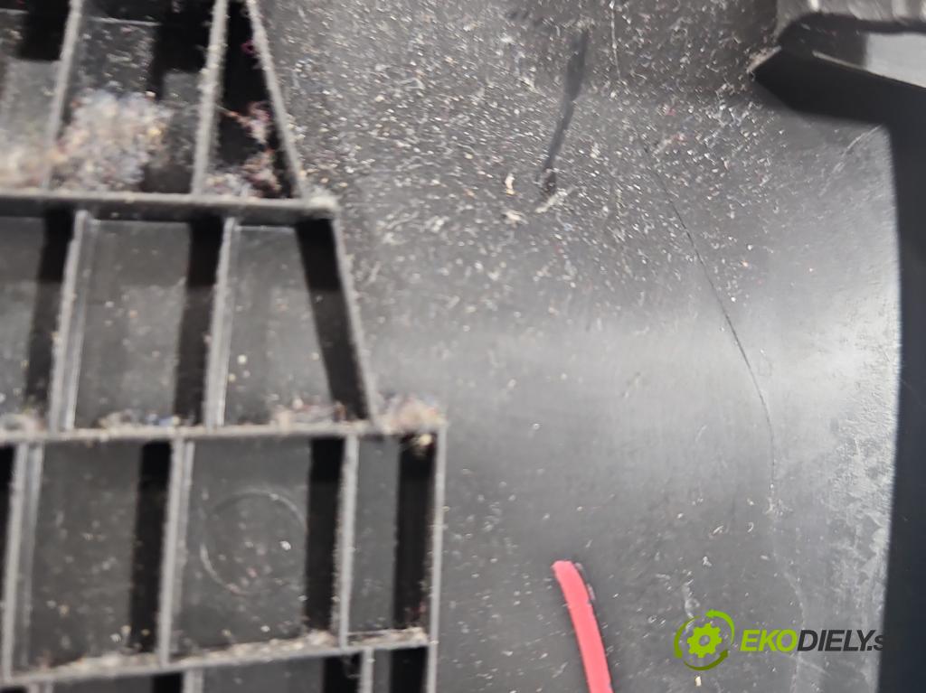 Renault Clio V 2019- 1.0 91KM automatic 67 kW 999 cm3 5- kryt plastová 769168775R