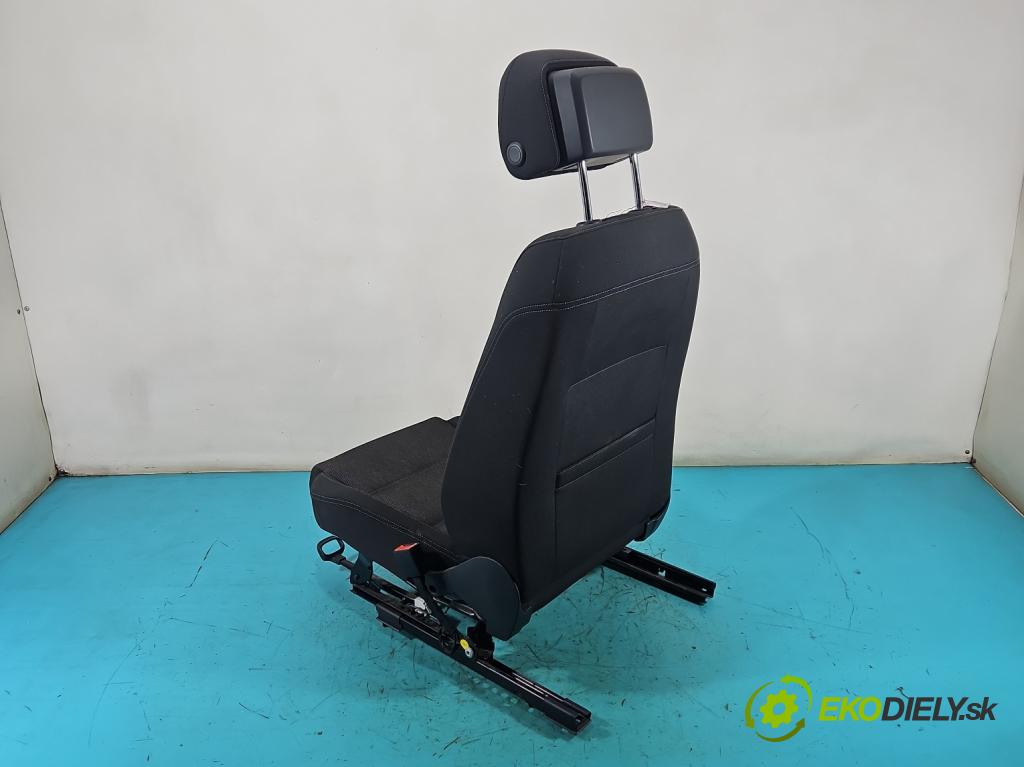 Vw Passat B8 2014 - 2.0 tdi 150 HP automatic 110 kW 1968 cm3 5- Sedačka pravý  (Sedadlo)