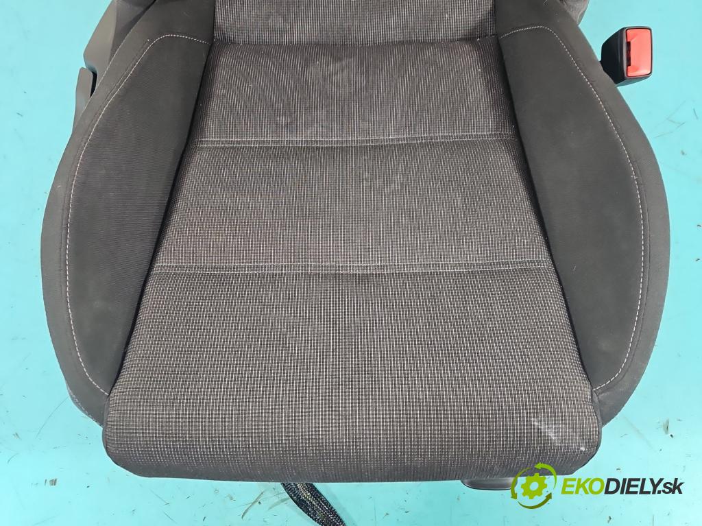 Vw Passat B8 2014 - 2.0 tdi 150 HP automatic 110 kW 1968 cm3 5- Sedačka pravý  (Sedadlo)