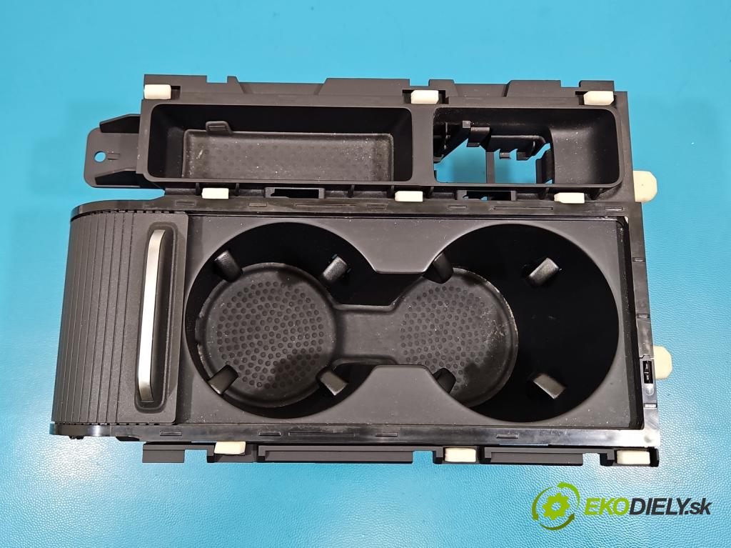 Vw Passat B8 2014 - 2.0 tdi 150 HP automatic 110 kW 1968 cm3 5- Rukojeť: na nápoje: 3G0862531C (Držiak (úchyt) na nápoje)