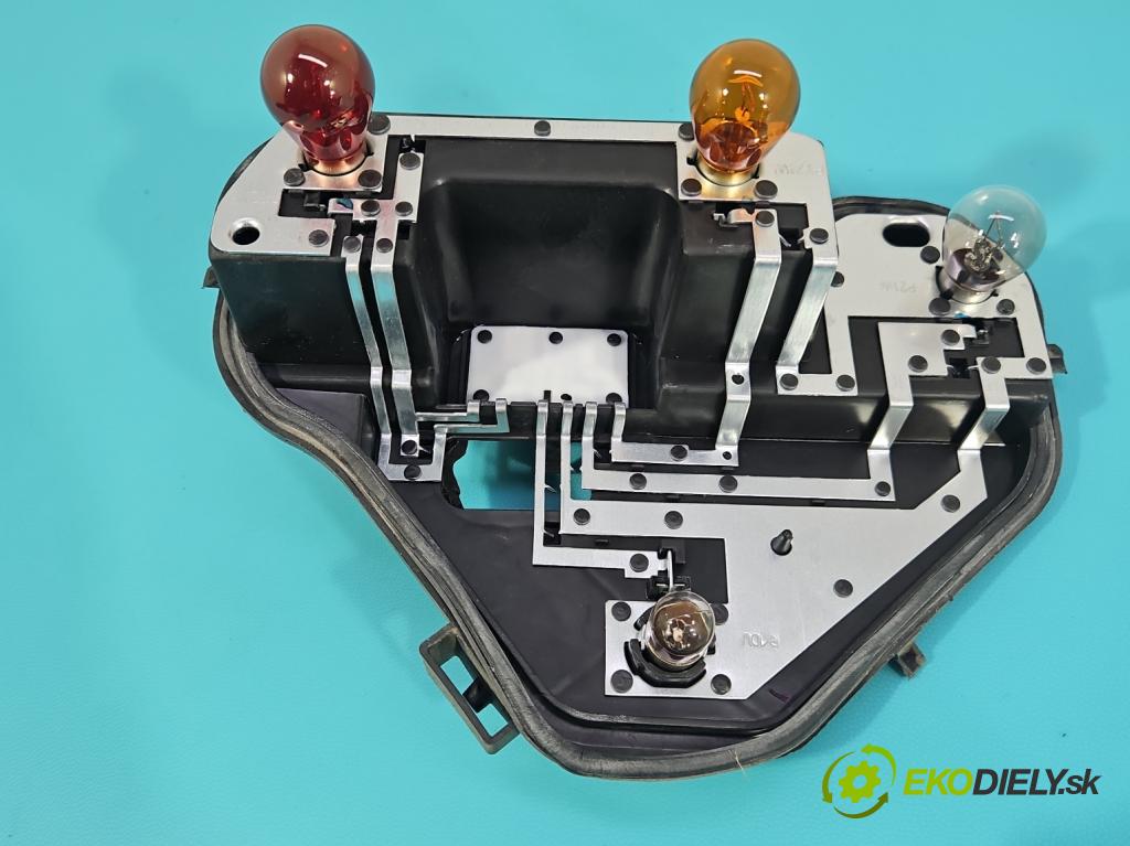 Citroen C3 III 2016-2024 1.2 12V 110 hp manual 81 kW 1199 cm3 5- světlo zadní levé 9812257580 (Klika dveří ostatní)