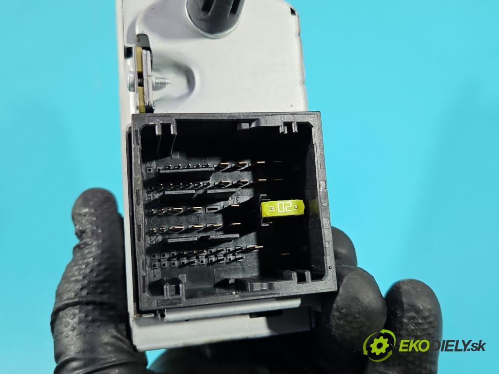 Citroen C3 III 2016-2024 1.2 12V 110 HP manual 81 kW 1199 cm3 5- Radio originál 9846282480