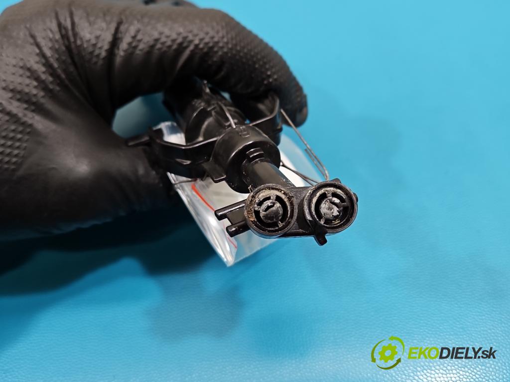 Vw Passat B8 2014 - 2.0 tdi 150 HP automatic 110 kW 1968 cm3 5- ostrekovač reflektor: pravý 3G0955104A