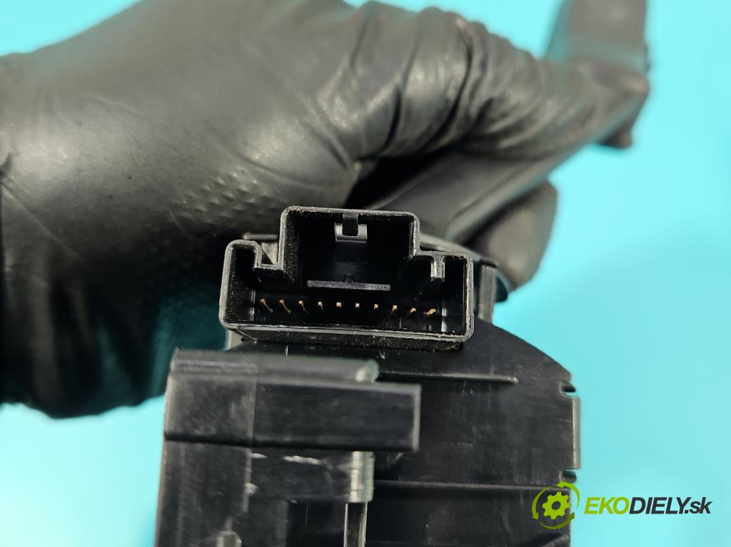 Skoda Fabia III 2014- 2021 1.0 MPI 60 hp manual 44 kW 999 cm3 5- Přepínač sdružený 6C0953513 (Páčky pod volantem)