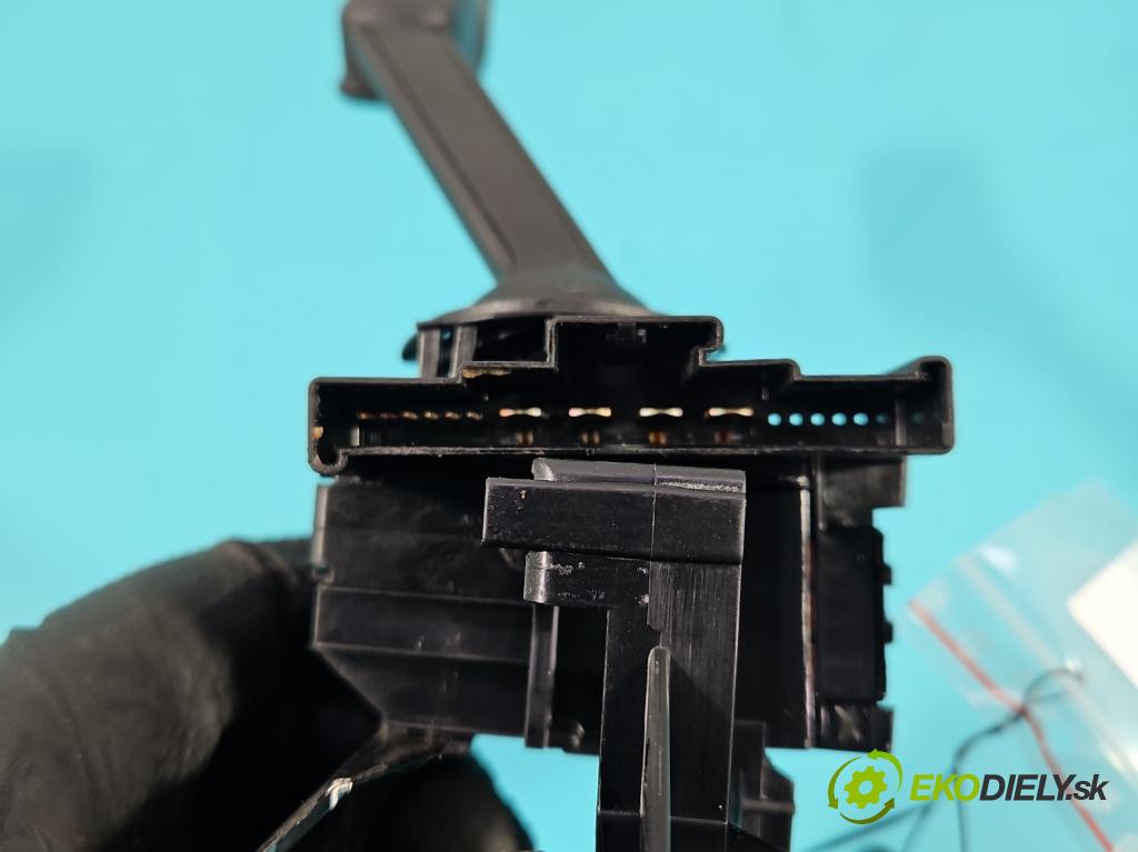 Skoda Fabia III 2014- 2021 1.0 MPI 60 hp manual 44 kW 999 cm3 5- Přepínač sdružený 6C0953513 (Páčky pod volantem)