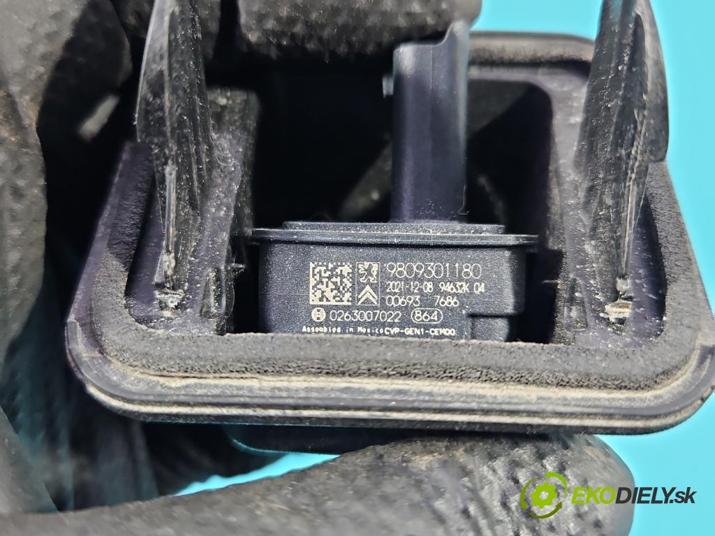 Citroen C3 III 2016-2024 1.2 12V 110 HP manual 81 kW 1199 cm3 5- Kamera cúvania 9809301180