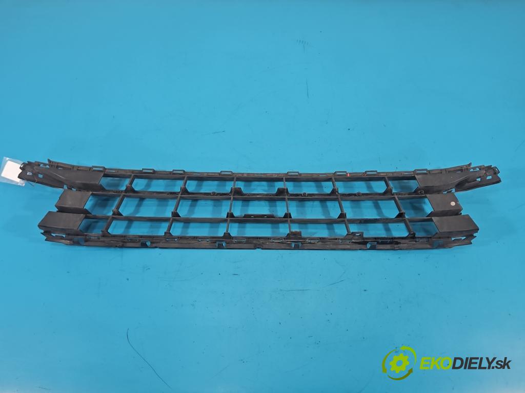 Vw Passat B8 2014 - 2.0 tdi 150 HP automatic 110 kW 1968 cm3 5- blenda mriežka: nárazník stredová 3G0853677A