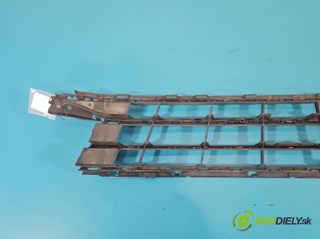 Vw Passat B8 2014 - 2.0 tdi 150 HP automatic 110 kW 1968 cm3 5- blenda mriežka: nárazník stredová 3G0853677A