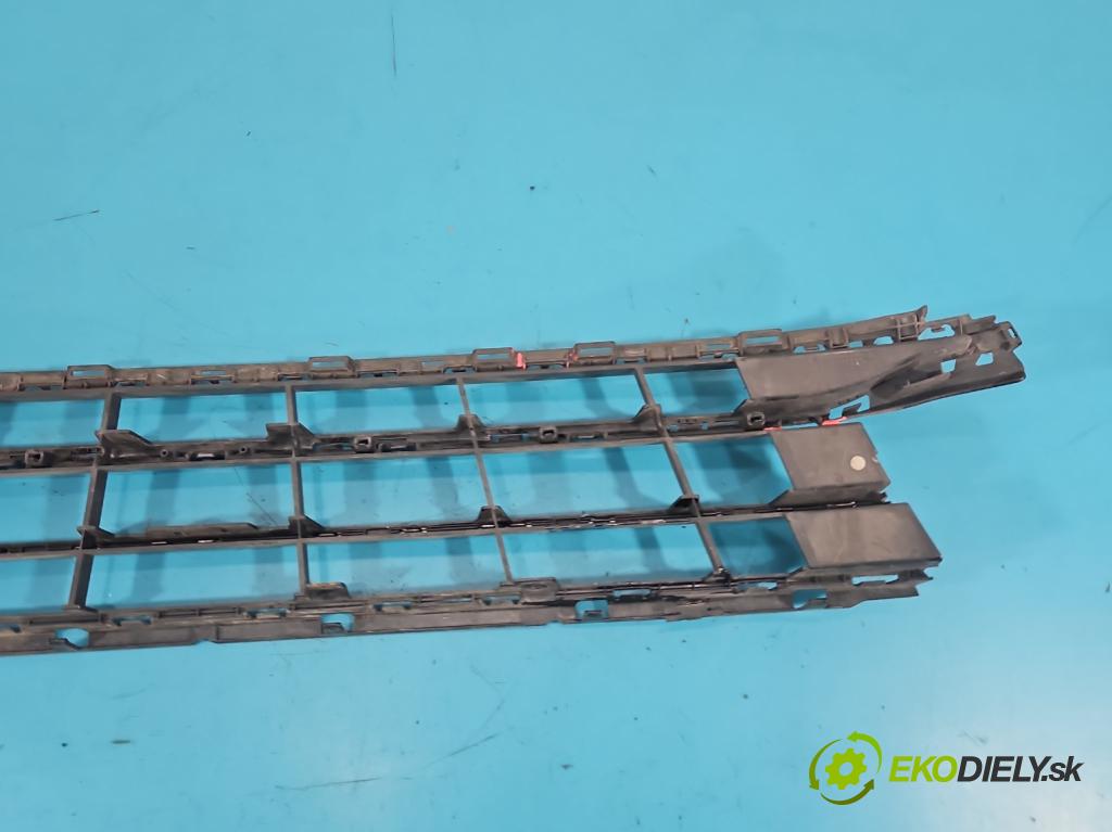 Vw Passat B8 2014 - 2.0 tdi 150 HP automatic 110 kW 1968 cm3 5- blenda mriežka: nárazník stredová 3G0853677A