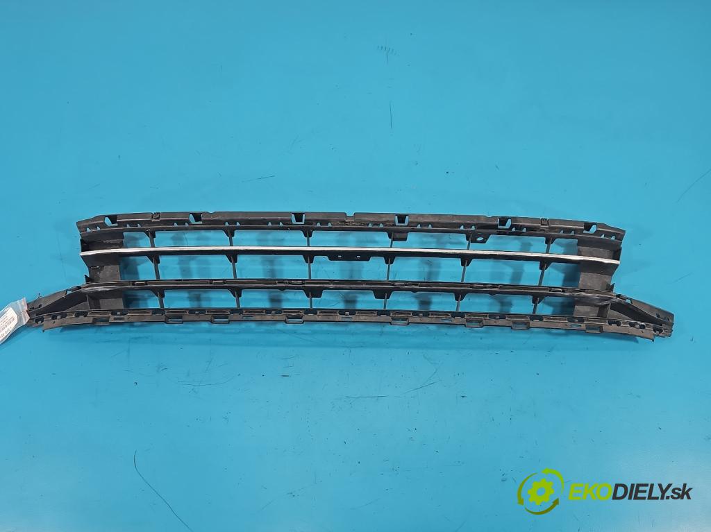 Vw Passat B8 2014 - 2.0 tdi 150 HP automatic 110 kW 1968 cm3 5- blenda mriežka: nárazník stredová 3G0853677A