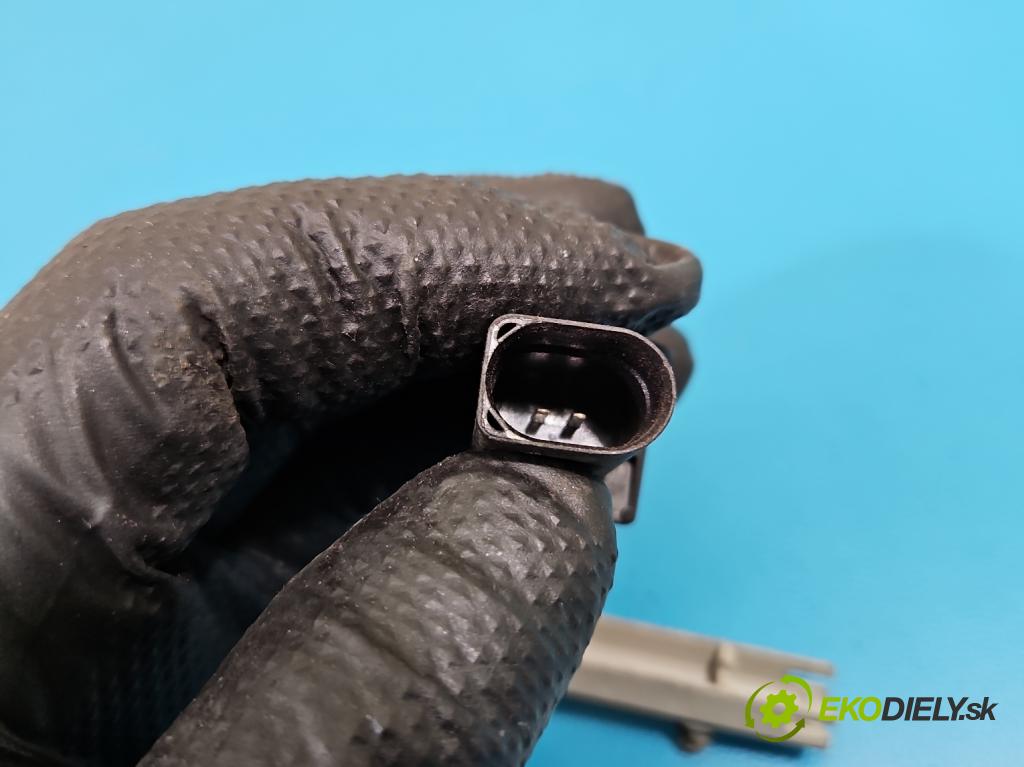 Vw Passat B8 2014 - 2.0 tdi 150 HP automatic 110 kW 1968 cm3 5- zámok kapoty 5G1823509B