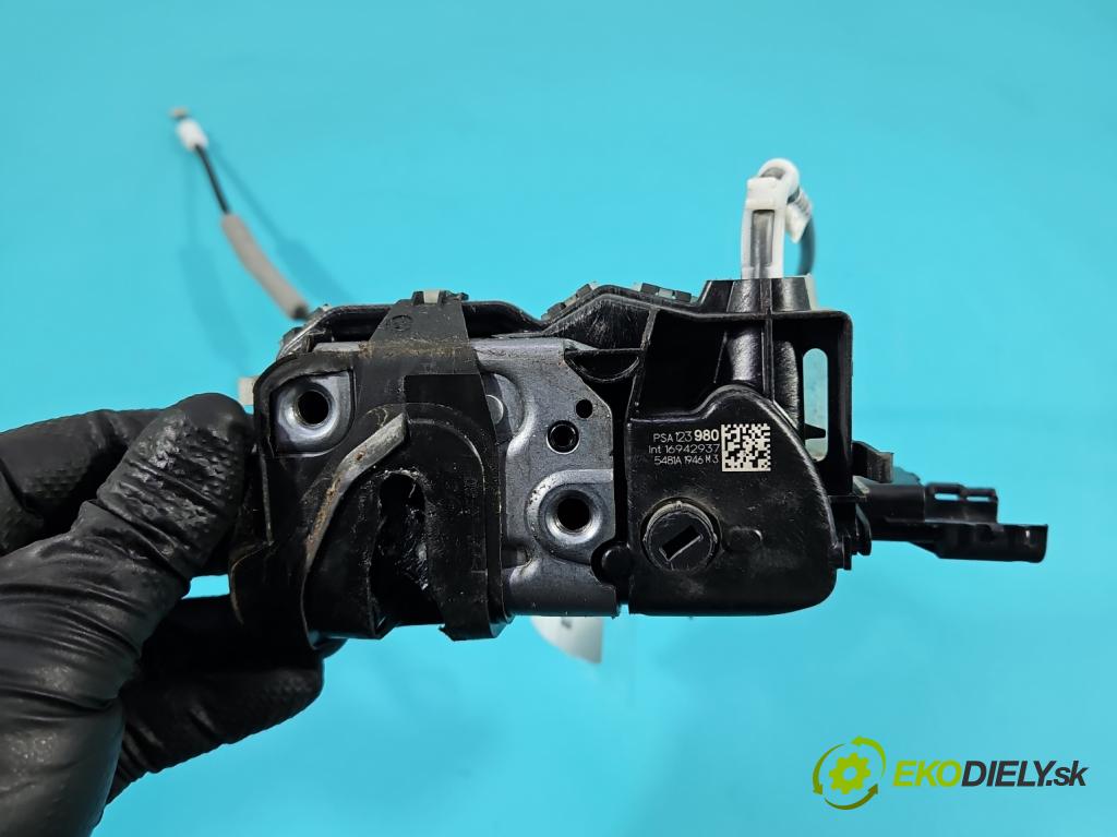 Citroen C3 III 2016-2024 1.2 12V 110 HP manual 81 kW 1199 cm3 5- zámok predné pravý 123980