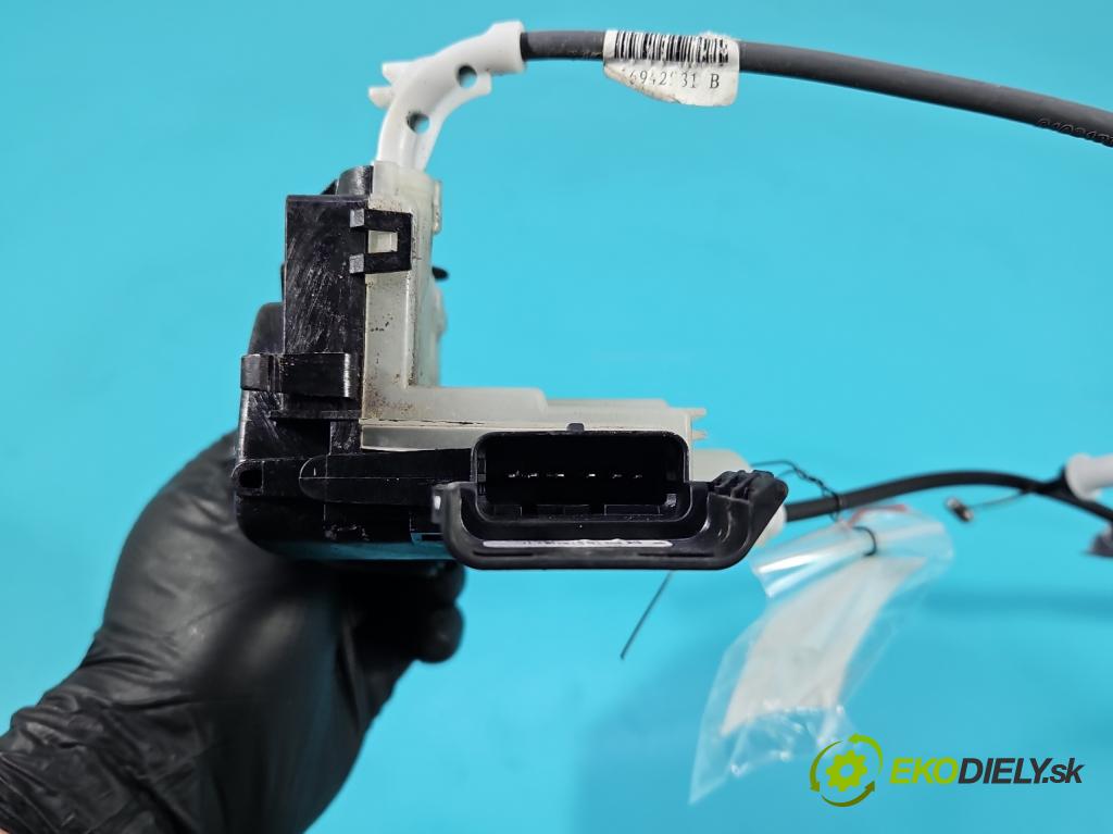 Citroen C3 III 2016-2024 1.2 12V 110 HP manual 81 kW 1199 cm3 5- zámok predné pravý 123980