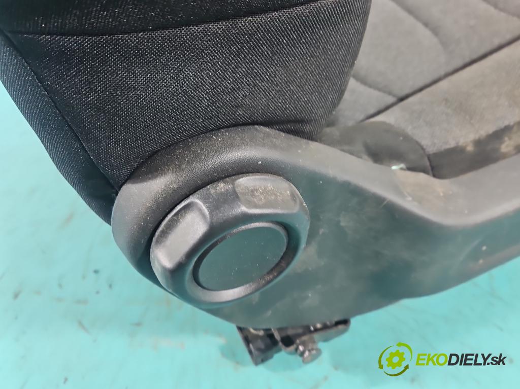 Citroen C3 III 2016-2024 1.2 12V 110 HP manual 81 kW 1199 cm3 5- Sedačka pravý  (Sedadlo)