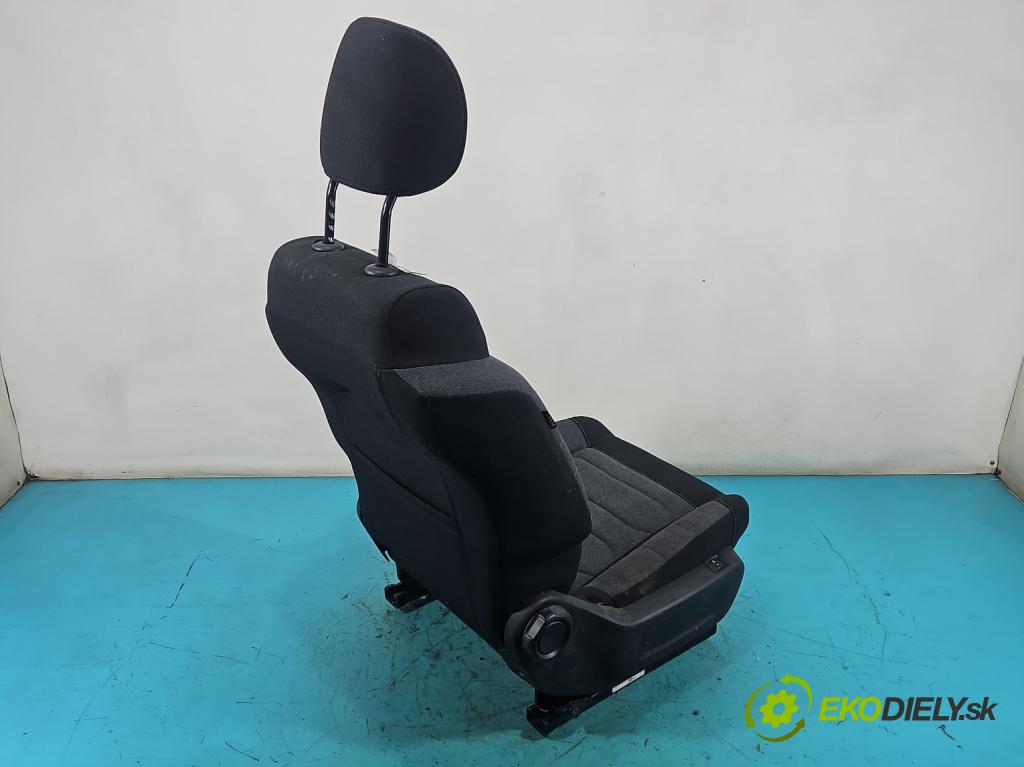 Citroen C3 III 2016-2024 1.2 12V 110 HP manual 81 kW 1199 cm3 5- Sedačka pravý  (Sedadlo)