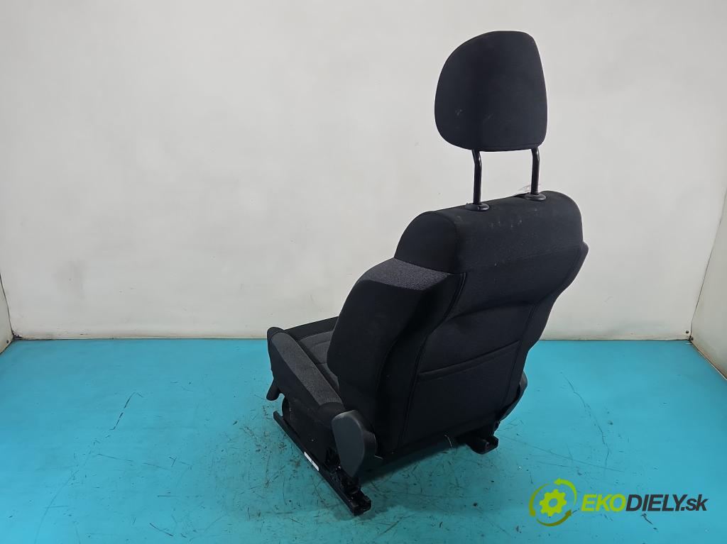 Citroen C3 III 2016-2024 1.2 12V 110 HP manual 81 kW 1199 cm3 5- Sedačka pravý  (Sedadlo)