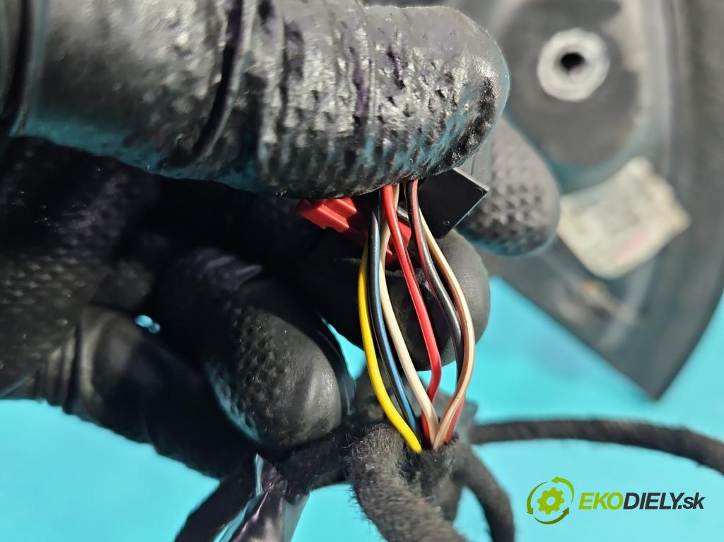 Vw Scirocco II 2008-2017 1.4 TSI 160 HP manual 118 kW 1390 cm3 3- zrkadlo ľavé 1K8857501BB (Kľučka dverí ostatné)