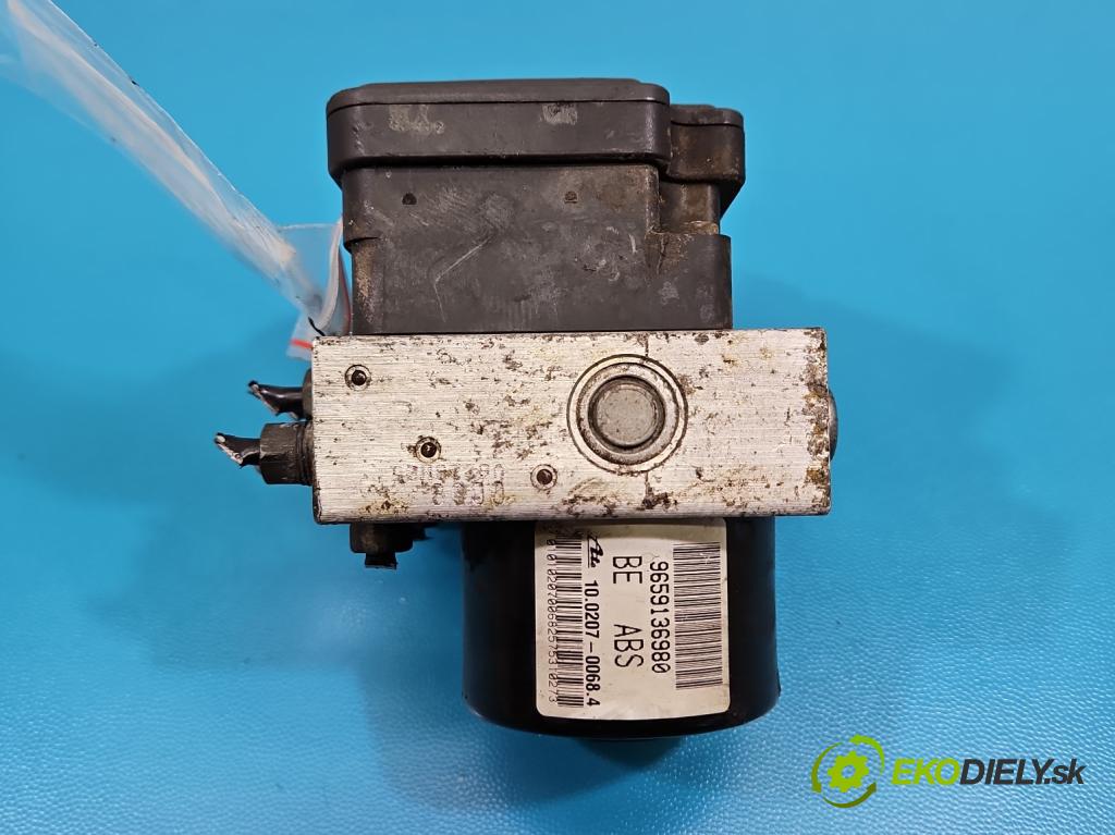 Peugeot 206 1.1 8V 60 HP manual 44.1 kW 1124 cm3 3- čerpadlo abs 9659136980 (Pumpa ABS)