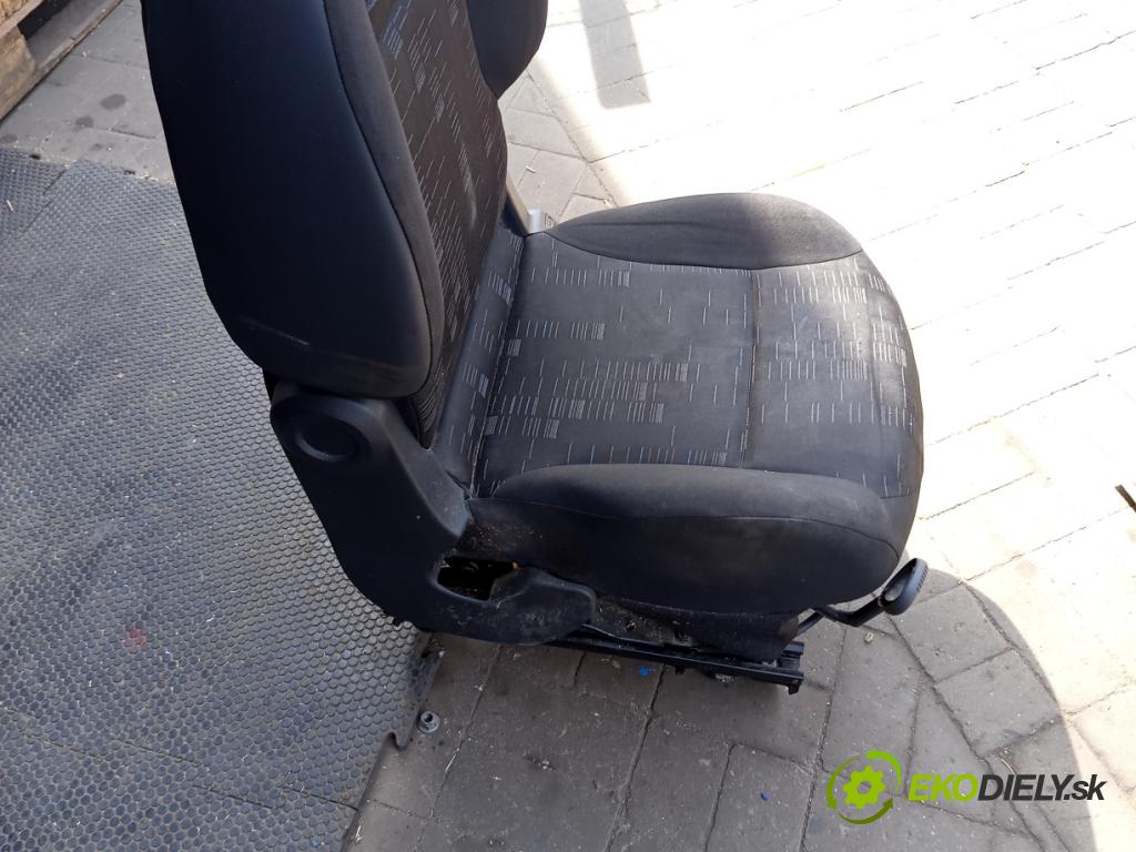 Citroen Berlingo II 2008-2018 1.6 hdi 90 hp manual 66 kW 1560 cm3 5- Sedadlo levý  (Sedadlo)