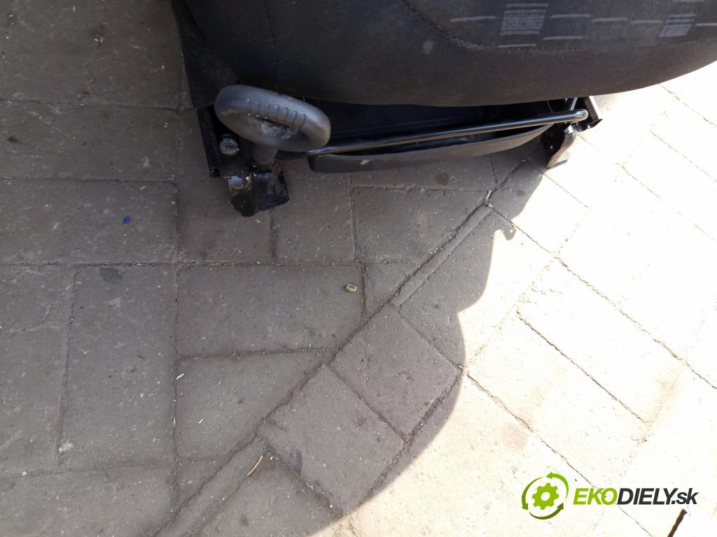 Citroen Berlingo II 2008-2018 1.6 hdi 90 hp manual 66 kW 1560 cm3 5- Sedadlo levý  (Sedadlo)