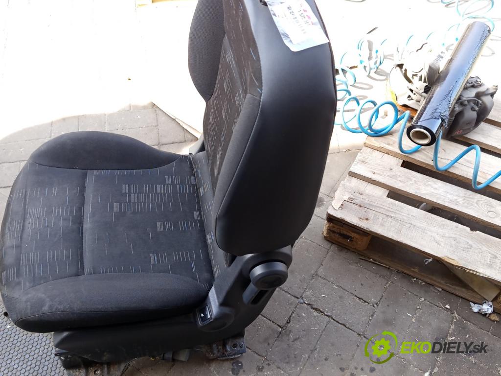 Citroen Berlingo II 2008-2018 1.6 hdi 90 hp manual 66 kW 1560 cm3 5- Sedadlo levý  (Sedadlo)