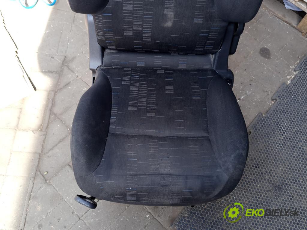 Citroen Berlingo II 2008-2018 1.6 hdi 90 hp manual 66 kW 1560 cm3 5- Sedadlo levý  (Sedadlo)